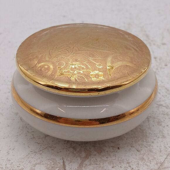 Vintage Porcelain Round Trinket Box JWK Josef Kuba Western Germany w/ Gold Trim - Picture 6 of 13